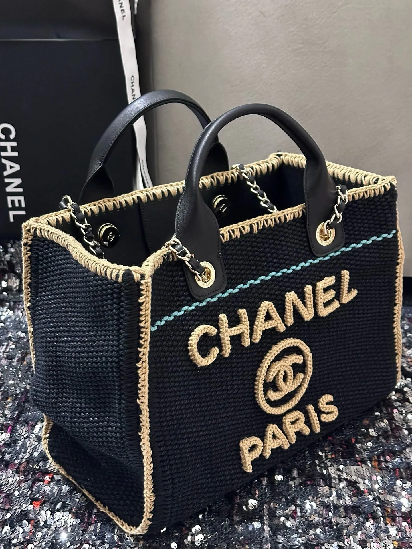 CC1087 Small Shopping Bag / HIGHEST QUALITY VERSION / 9.4 x 15.4 x 6.7in