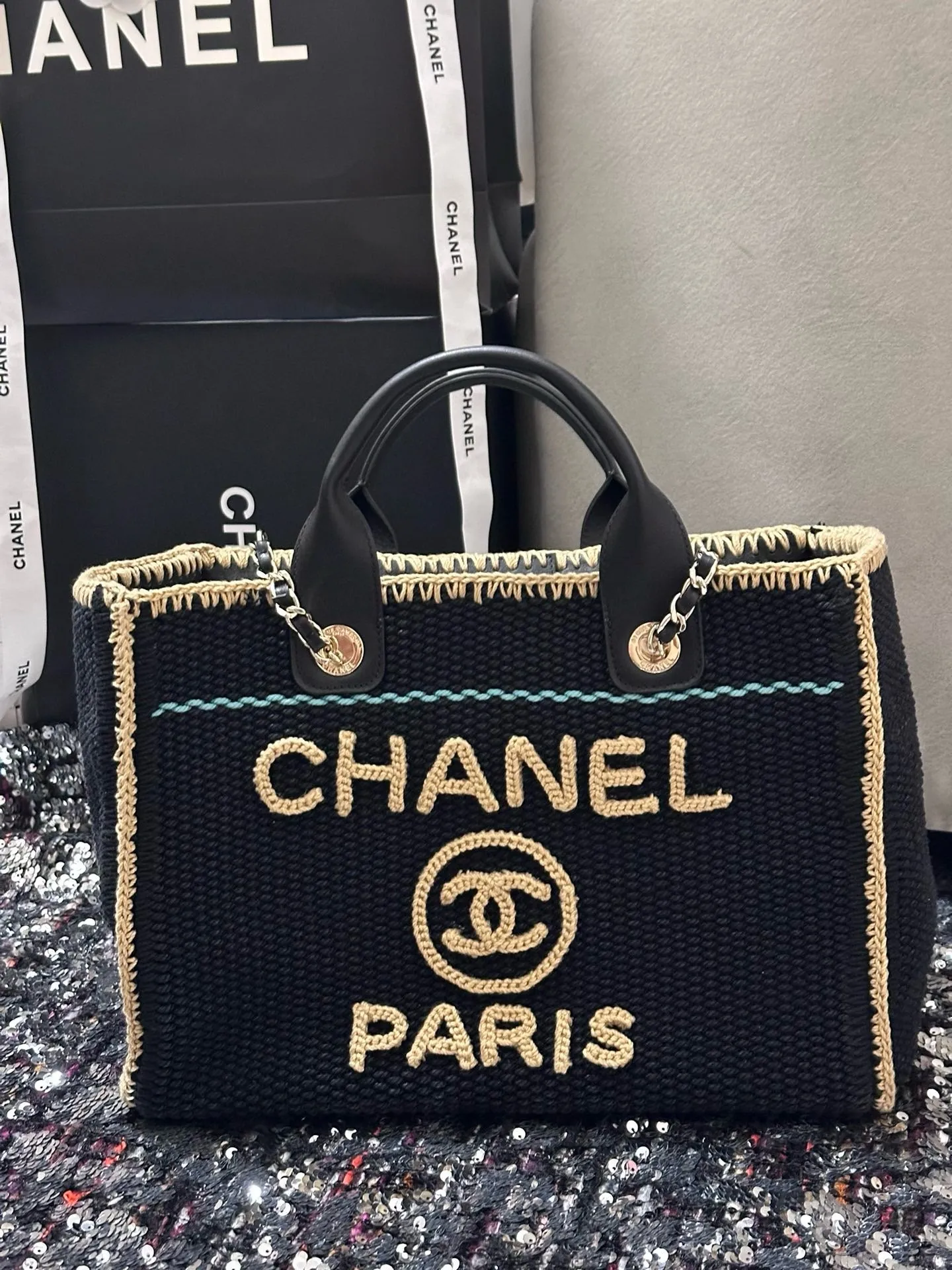 CC1087 Small Shopping Bag / HIGHEST QUALITY VERSION / 9.4 x 15.4 x 6.7in