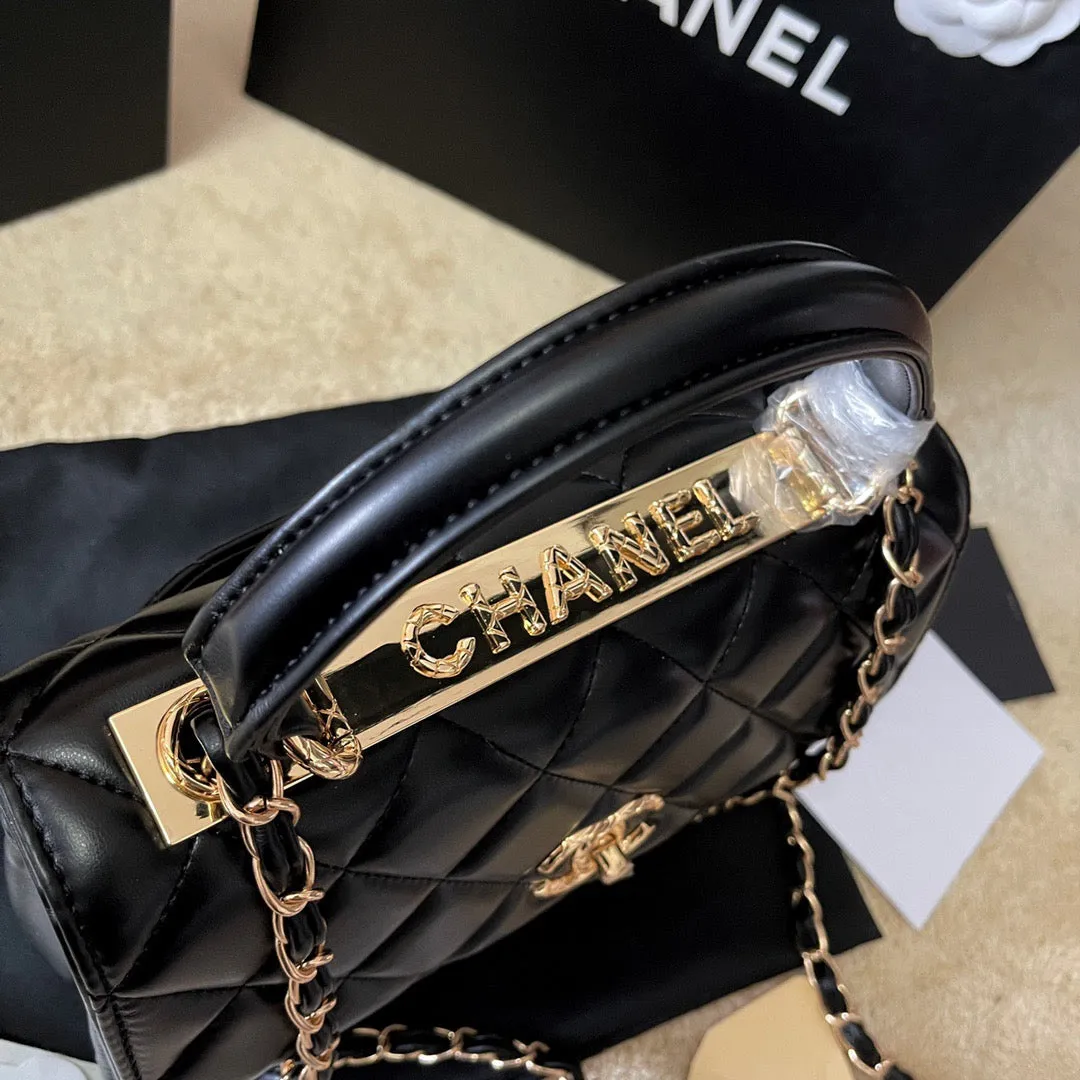 CC641 Flap Bag with Top Handle / 6.6 × 9.8 × 4.7 in