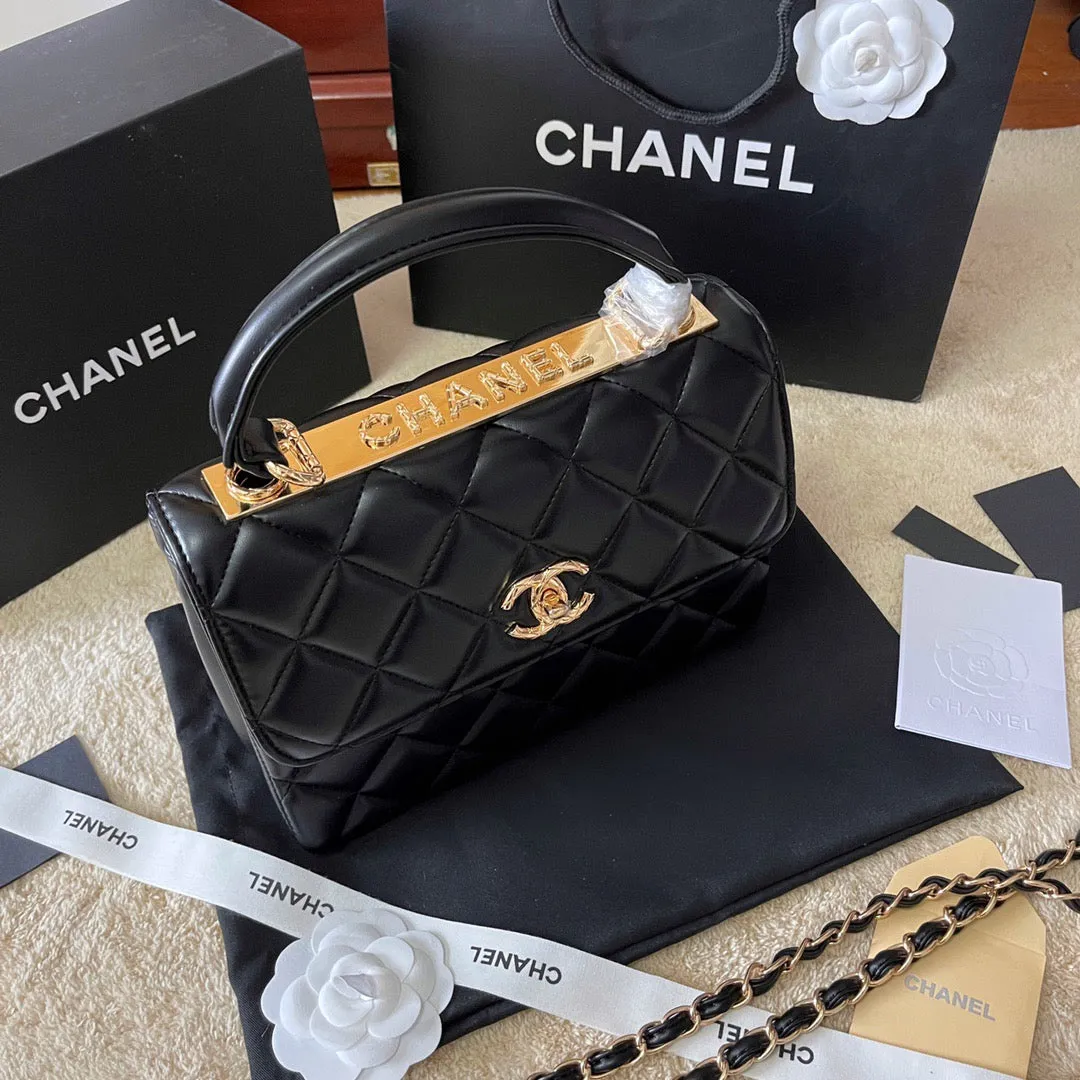 CC641 Flap Bag with Top Handle / 6.6 × 9.8 × 4.7 in