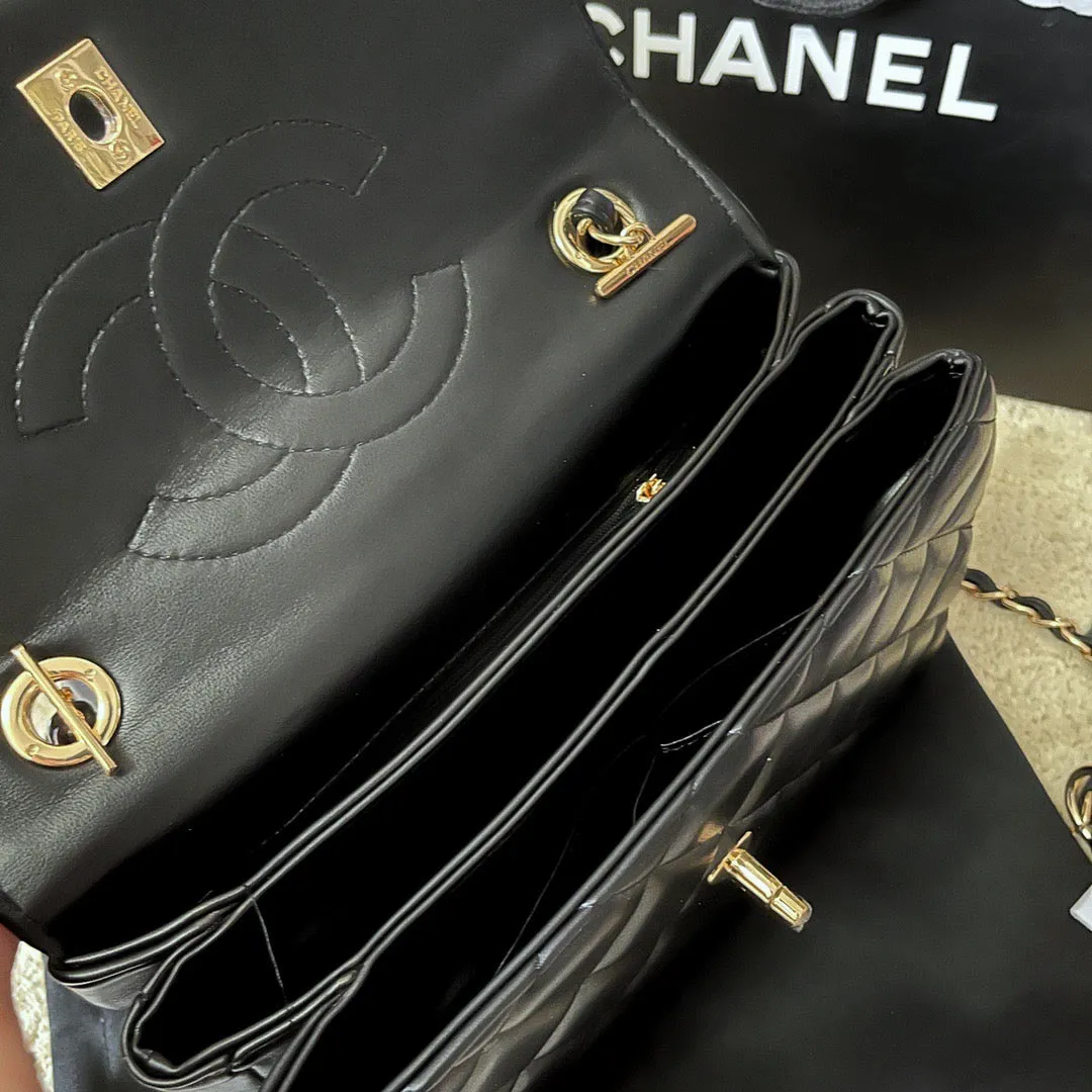 CC641 Flap Bag with Top Handle / 6.6 × 9.8 × 4.7 in