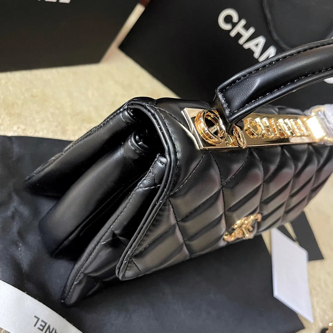 CC641 Flap Bag with Top Handle / 6.6 × 9.8 × 4.7 in