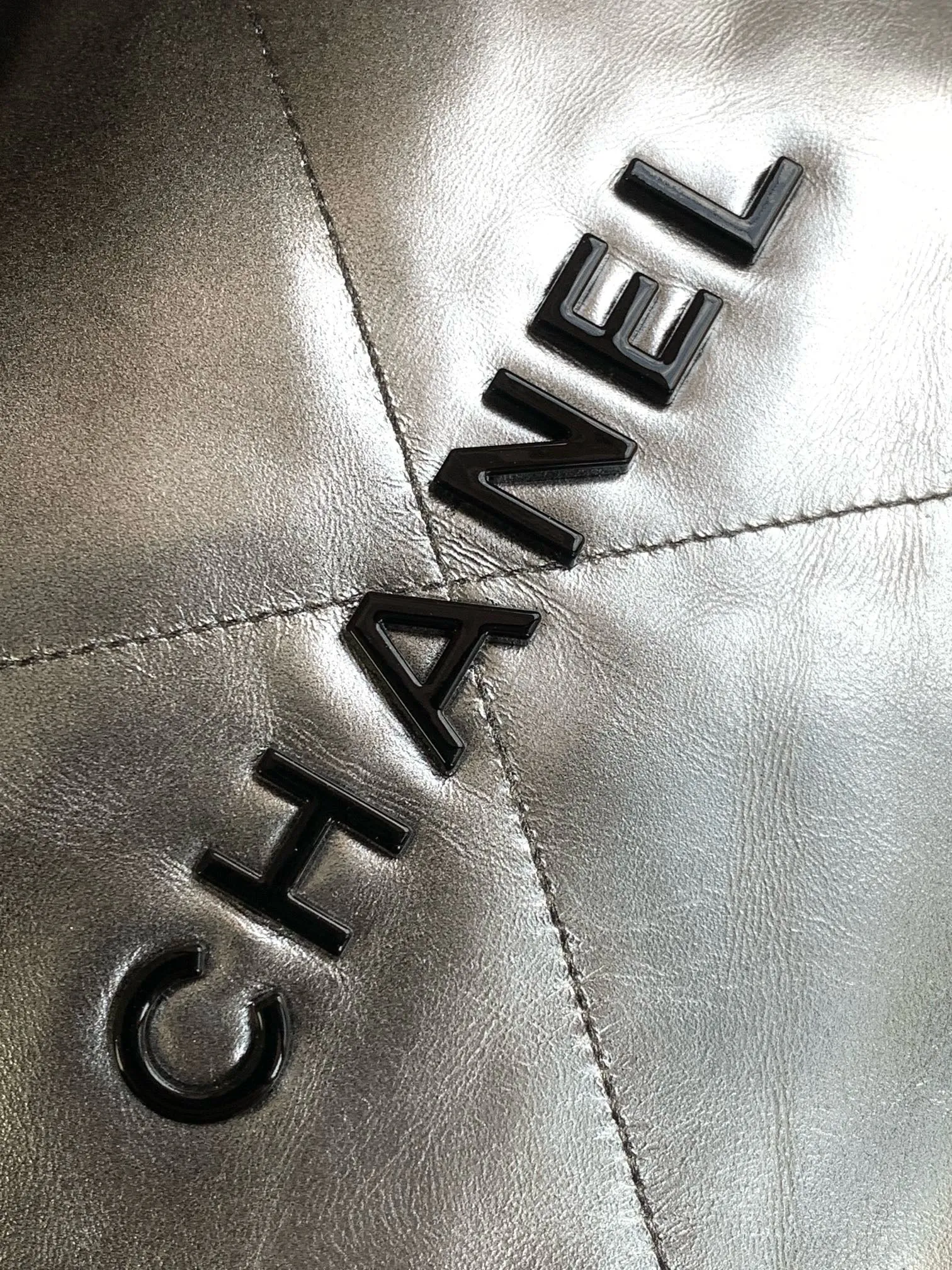 CC888 CHANEL 22 Bag / HIGHEST QUALITY VERSION / Small/Medium
