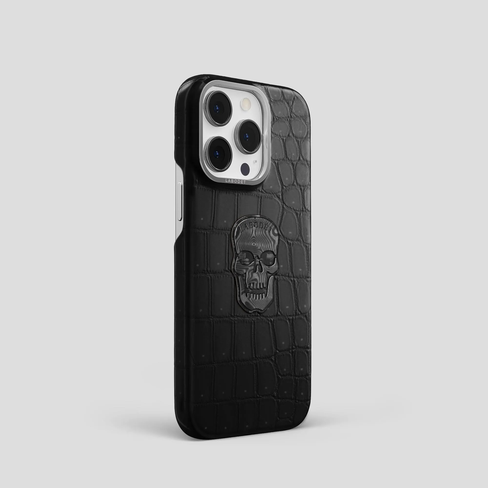 Classic Case with Carbon Skull For iPhone 13 Pro In Porosus Crocodile