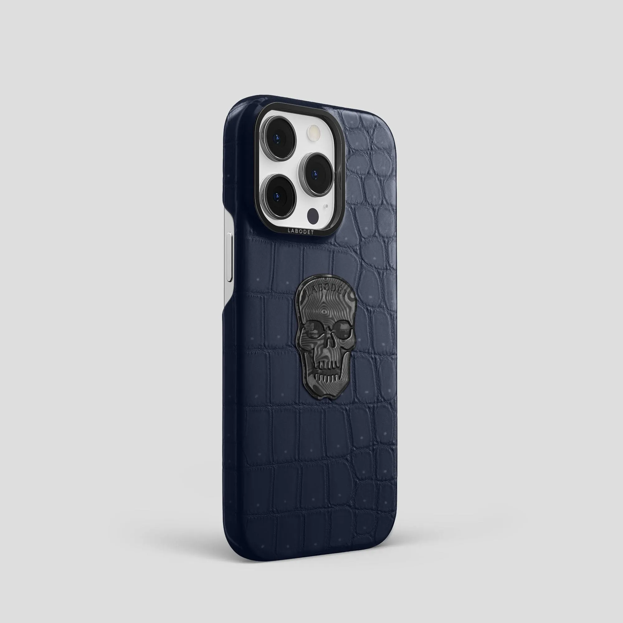 Classic Case with Carbon Skull For iPhone 13 Pro In Porosus Crocodile