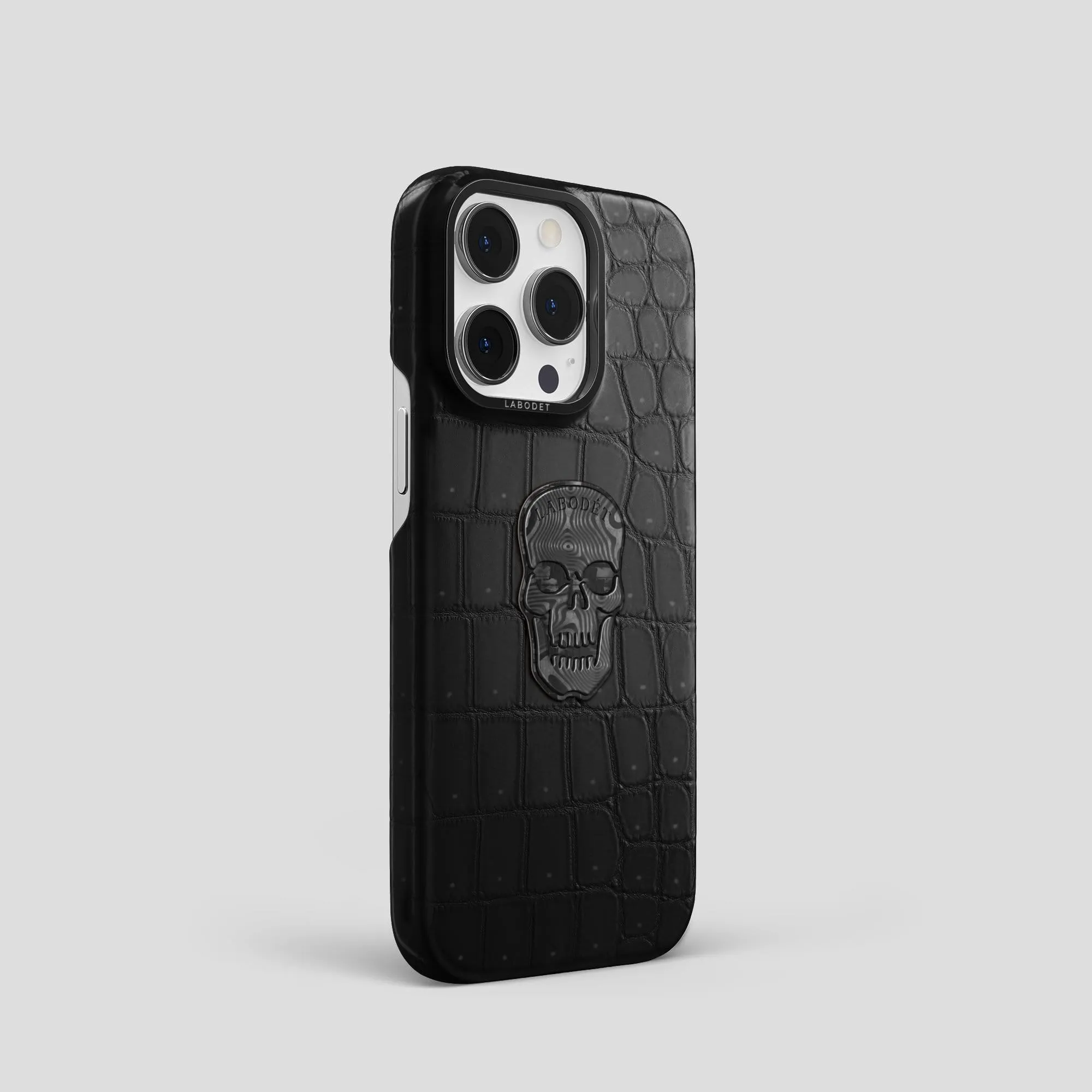 Classic Case with Carbon Skull For iPhone 13 Pro In Porosus Crocodile