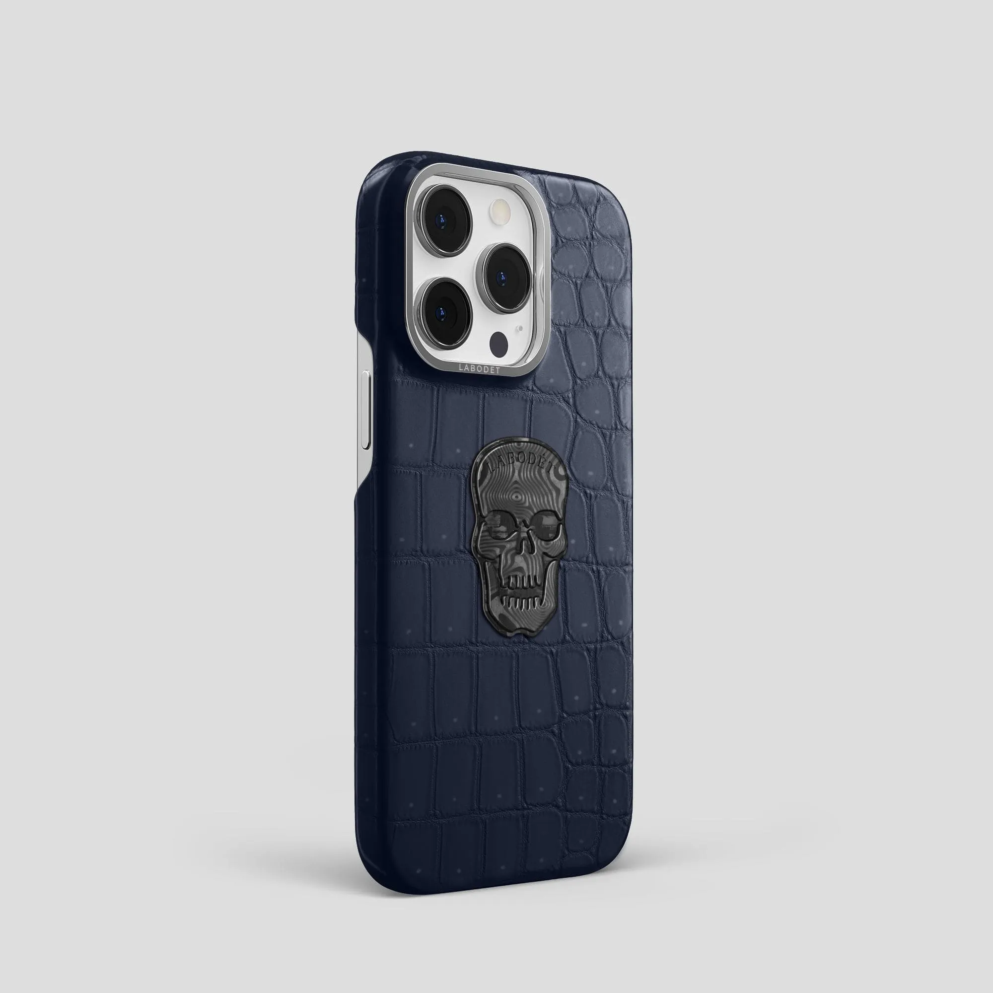 Classic Case with Carbon Skull For iPhone 13 Pro In Porosus Crocodile