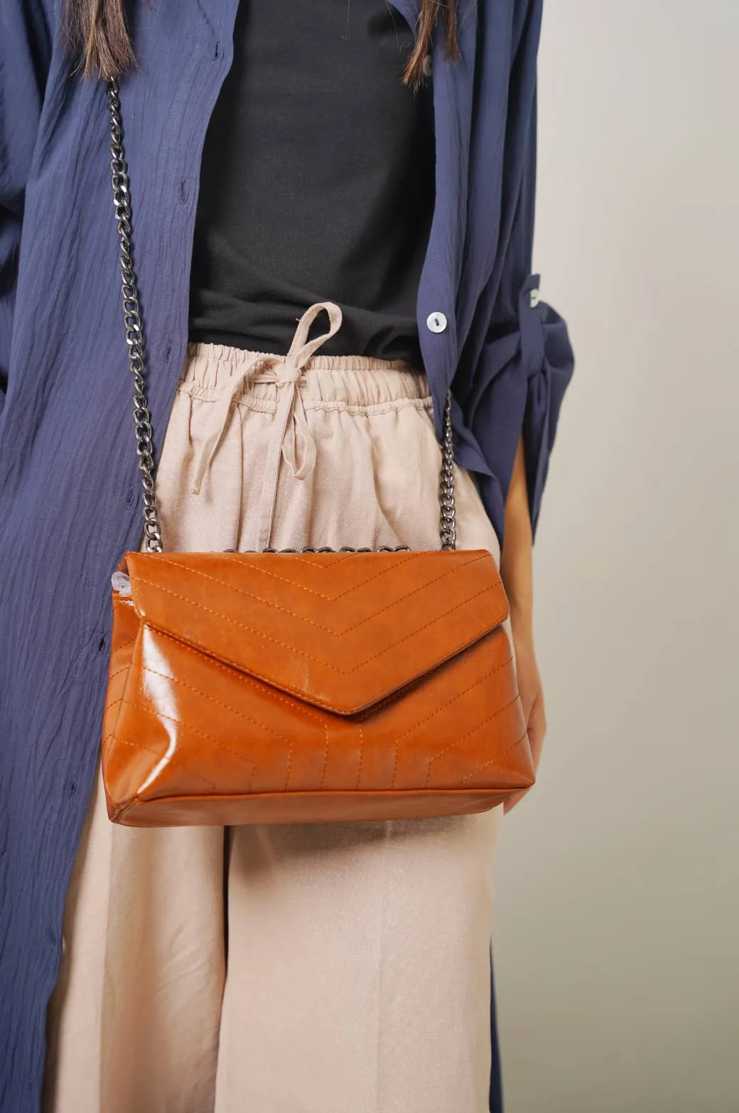 CROSSBODY ENVELOPE BAG