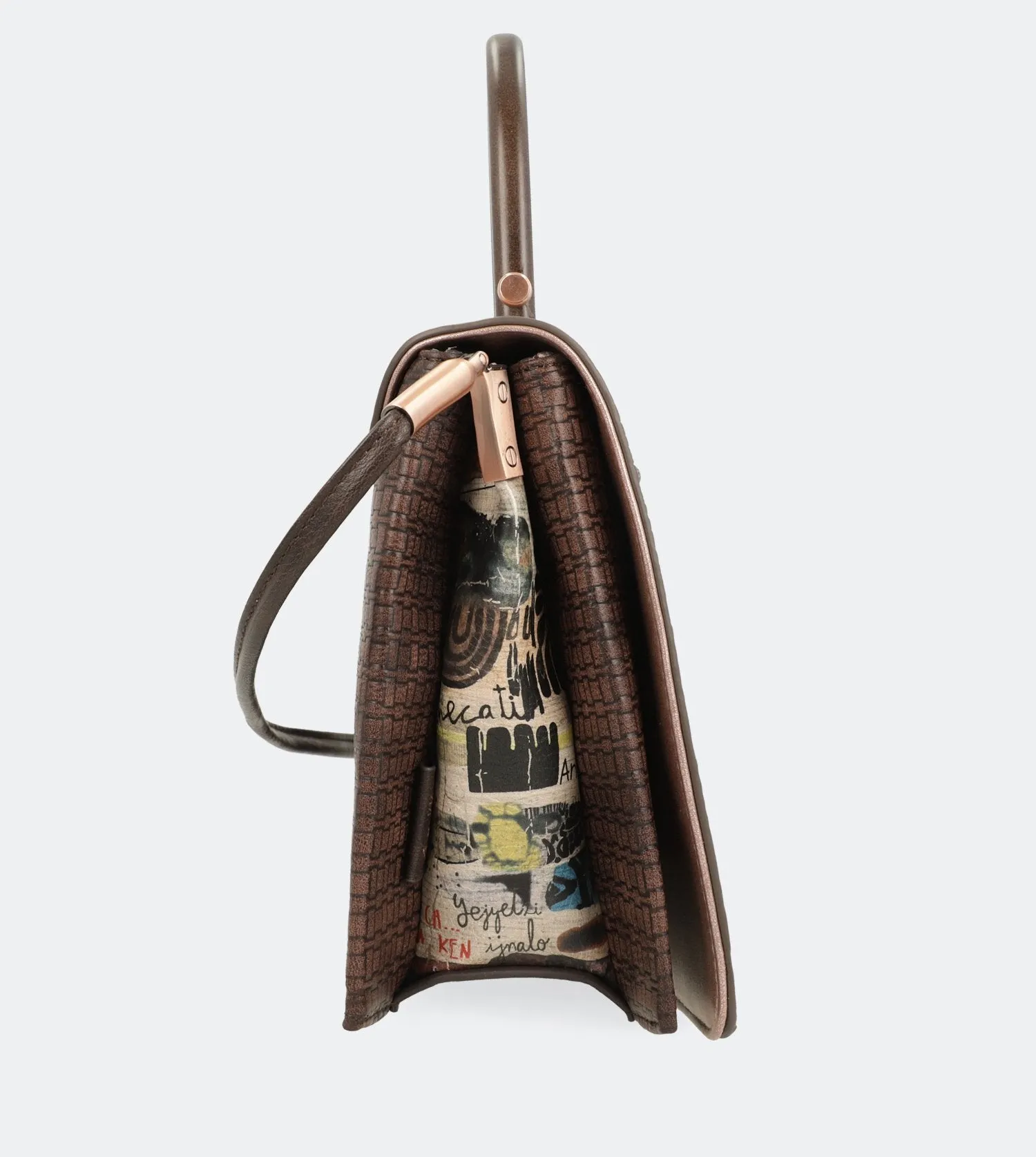 Ixchel Crossbody bag with a flap and a handle