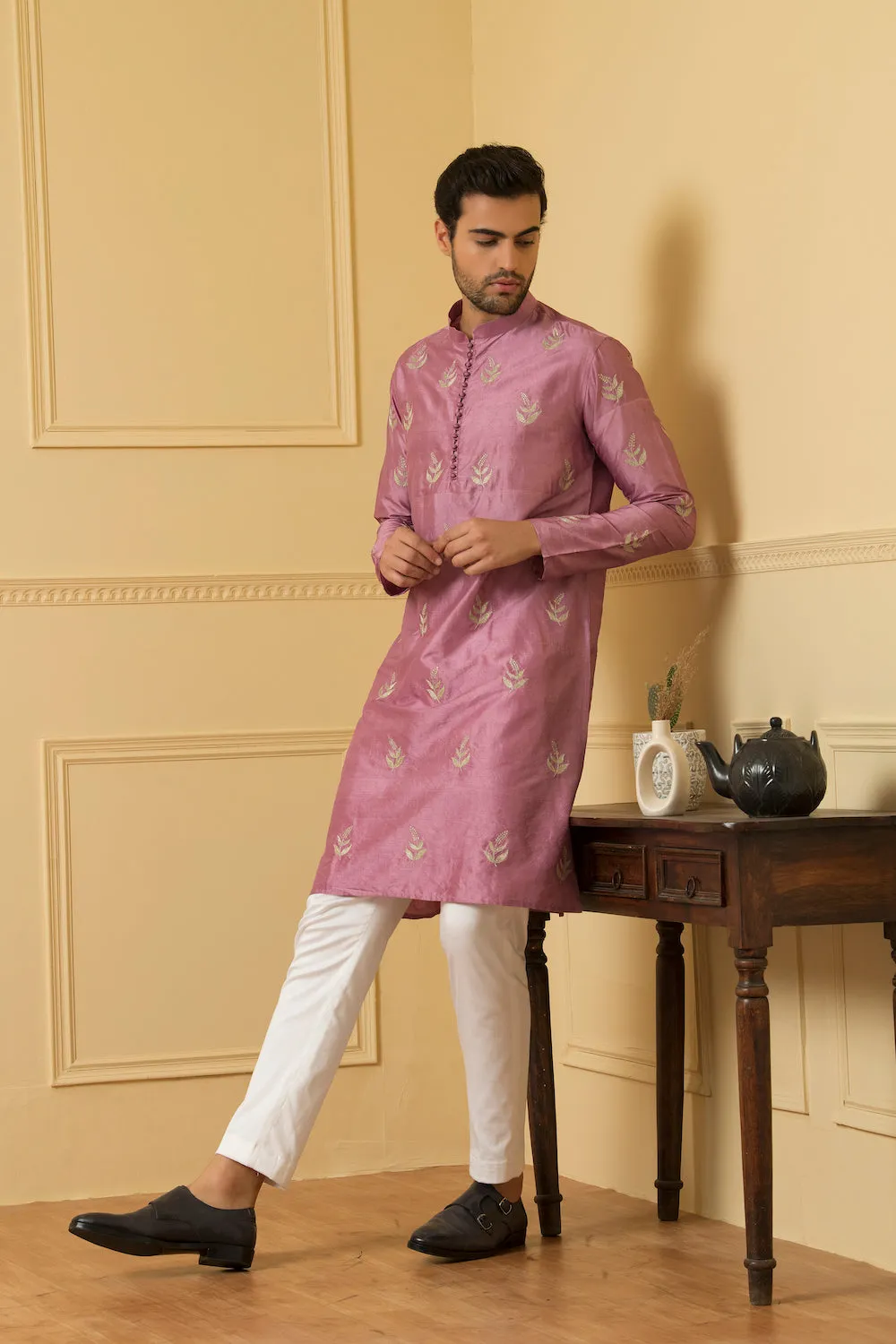 Men's Floral Motif Zari Work Kurta - Hilo Design
