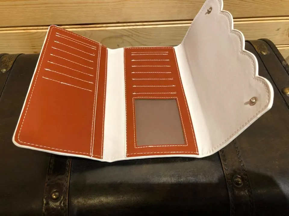 Scallop Wallet - Beige