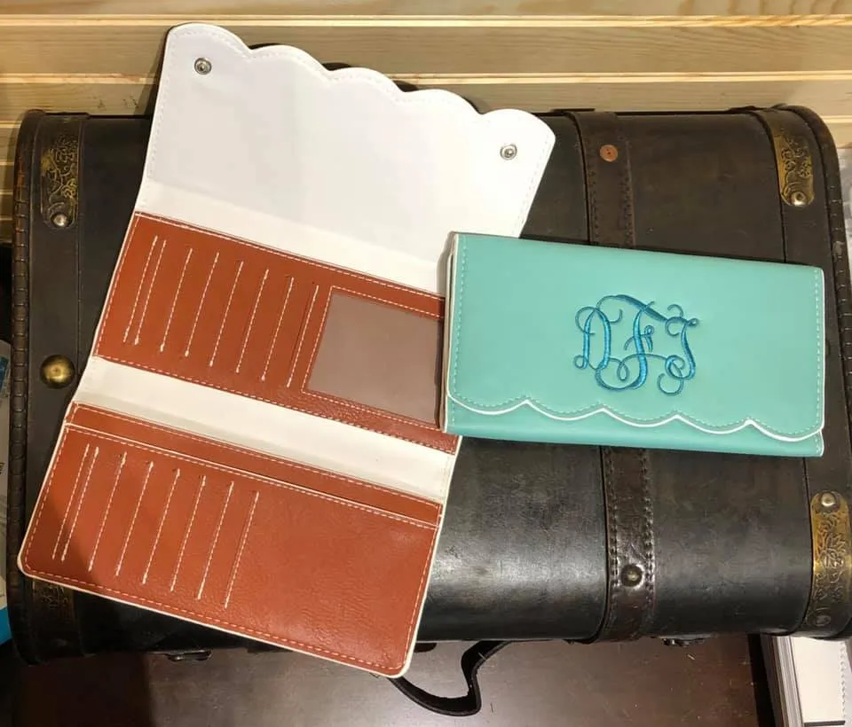 Scallop Wallet - Country Red