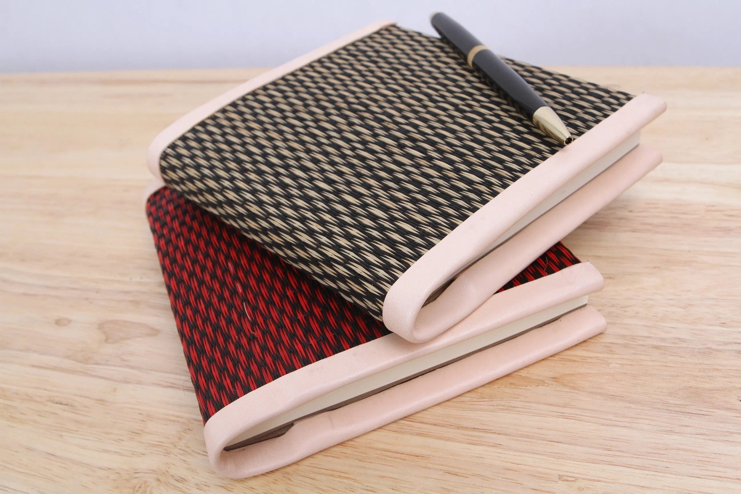 Wang Suan Ban Kaew - Thai sedge woven notebook